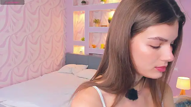 Snapshot of FloraDobb chatting on April 12, 2026, 7:11 am FloraDobb online show from April 12, 2026, 7:11 am