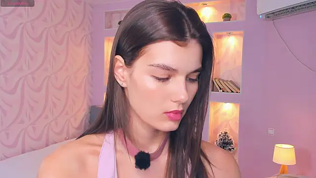 Snapshot of FloraDobb chatting on April 13, 2026, 6:28 am FloraDobb online show from April 13, 2026, 6:28 am