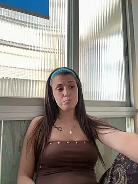 Snapshot of luzia_sweetie chatting on May 29, 2026, 6:14 pm luzia sweetie online show from May 29, 2026, 6:14 pm