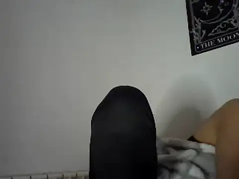 Snapshot of luzia_sweetie chatting on January 23, 2025, 12:25 am luzia sweetie online show from January 23, 2025, 12:25 am