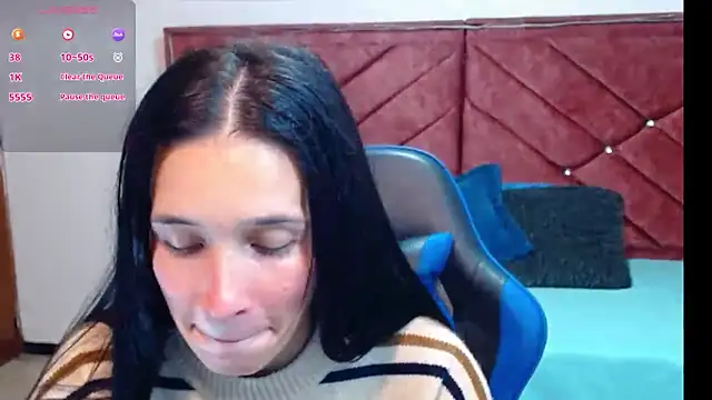 victoria adams07 online show from April 15, 2026, 2:32 pm