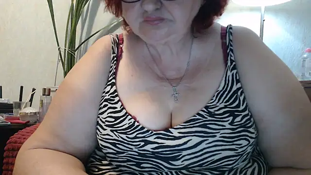 Snapshot of DeniseeRosea chatting on May 24, 2026, 10:42 pm DeniseeRosea online show from May 24, 2026, 10:42 pm