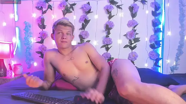 izan 20 online show from March 18, 2026, 8:10 pm