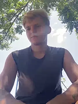 Snapshot of izan_20 chatting on September 10, 2025, 4:17 pm izan 20 online show from September 10, 2025, 4:17 pm