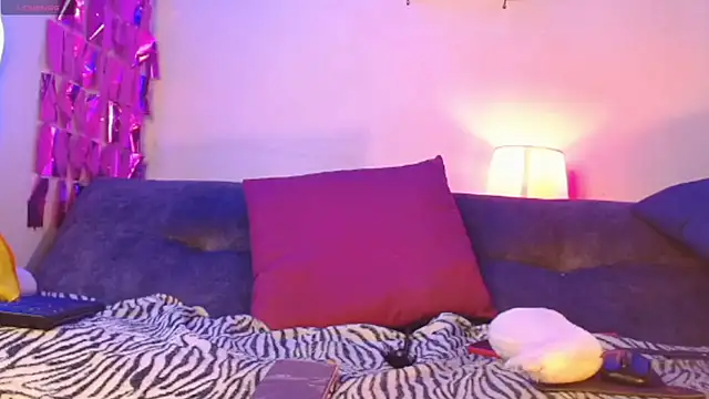 Snapshot of izan_20 chatting on December 5, 2025, 9:19 am izan 20 online show from December 5, 2025, 9:19 am