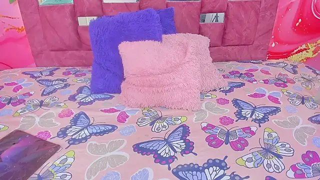 scarlett  evans  online show from February 14, 2026, 6:19 pm