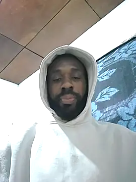 Snapshot of onewinnertee chatting on February 14, 2026, 1:44 pm onewinnertee online show from February 14, 2026, 1:44 pm