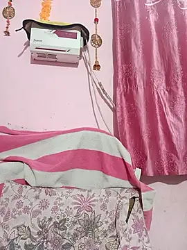 Snapshot of Simran-001 chatting on November 25, 2025, 4:18 pm Simran-001 online show from November 25, 2025, 4:18 pm