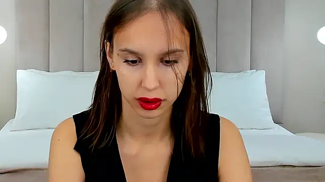 Snapshot of SandraTucker chatting on October 6, 2025, 2:57 am SandraTucker online show from October 6, 2025, 2:57 am