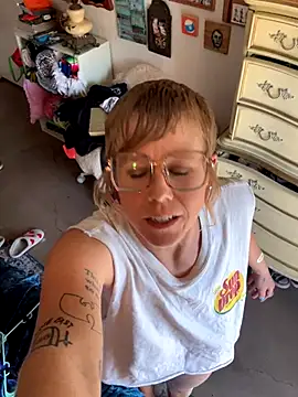 I am babydoll online show from October 25, 2025, 5:24 pm