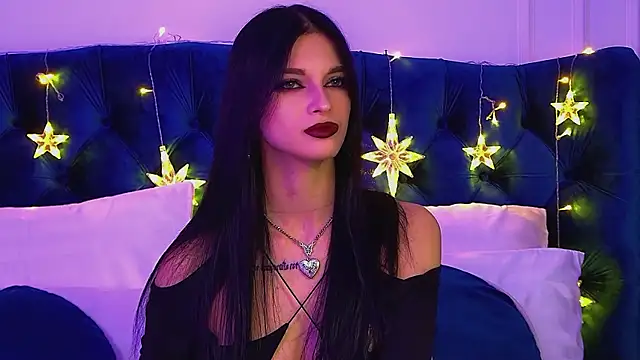 Snapshot of BeverlyMost chatting on December 2, 2025, 4:30 pm BeverlyMost online show from December 2, 2025, 4:30 pm