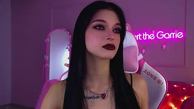 Snapshot of BeverlyMost chatting on December 3, 2025, 6:29 pm BeverlyMost online show from December 3, 2025, 6:29 pm