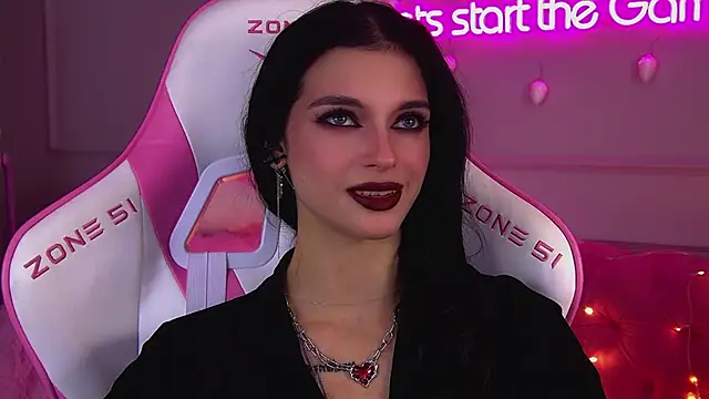 Snapshot of BeverlyMost chatting on December 4, 2025, 6:34 am BeverlyMost online show from December 4, 2025, 6:34 am