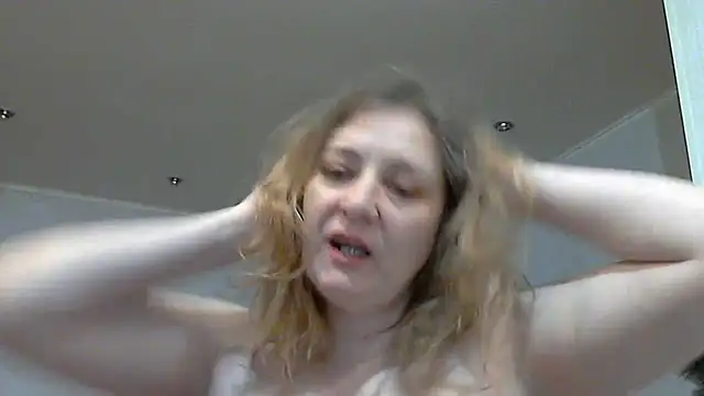 Snapshot of WriterInna44 chatting on February 8, 2025, 12:39 pm WriterInna44 online show from February 8, 2025, 12:39 pm