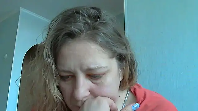 Snapshot of WriterInna44 chatting on February 20, 2025, 5:55 am WriterInna44 online show from February 20, 2025, 5:55 am