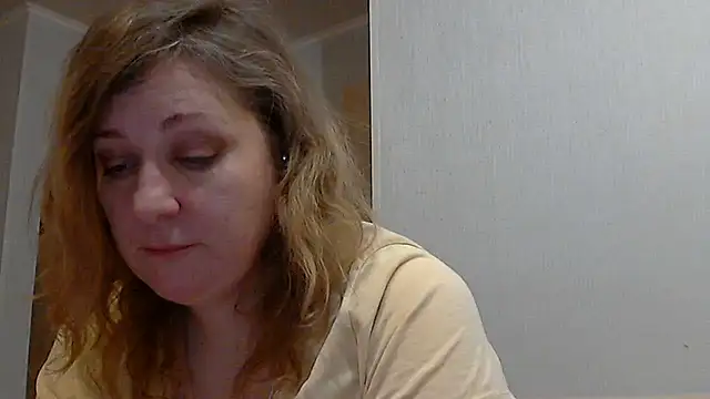 Snapshot of WriterInna44 chatting on February 5, 2025, 12:06 pm WriterInna44 online show from February 5, 2025, 12:06 pm