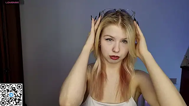 Snapshot of LynetHakes chatting on March 2, 2026, 7:37 am LynetHakes online show from March 2, 2026, 7:37 am