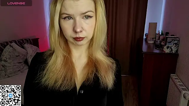 Snapshot of LynetHakes chatting on April 14, 2026, 6:29 am LynetHakes online show from April 14, 2026, 6:29 am