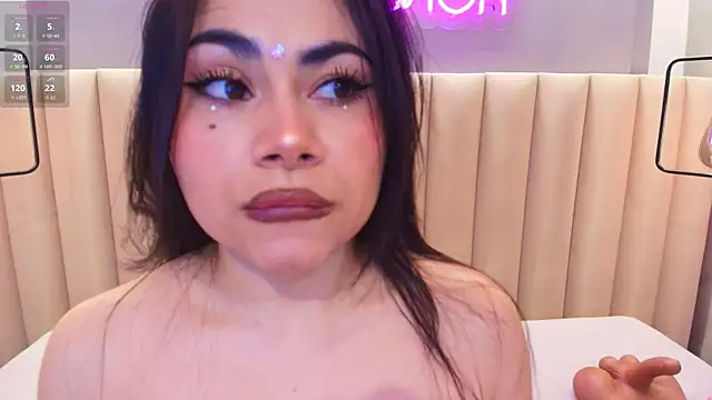 Naomymonroe  online show from November 11, 2025, 7:30 pm