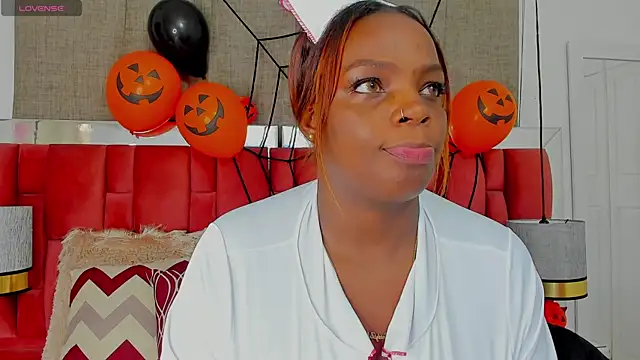 Snapshot of NatyParker chatting on October 30, 2025, 1:53 pm NatyParker online show from October 30, 2025, 1:53 pm