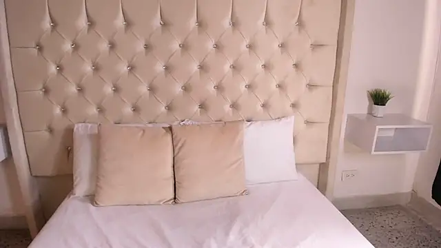 Snapshot of bella_bloomg chatting on March 21, 2025, 7:13 pm bella bloomg online show from March 21, 2025, 7:13 pm