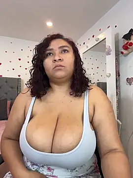 Snapshot of KarlaWild chatting on April 30, 2026, 12:45 pm KarlaWild online show from April 30, 2026, 12:45 pm