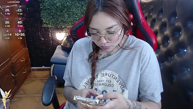 Snapshot of natyk_m chatting on October 15, 2025, 1:19 pm natyk m online show from October 15, 2025, 1:19 pm