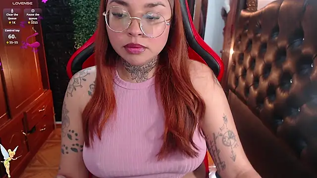 Snapshot of natyk_m chatting on October 10, 2025, 3:02 pm natyk m online show from October 10, 2025, 3:02 pm