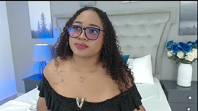 RoxieLewis online show from March 22, 2025, 6:54 am