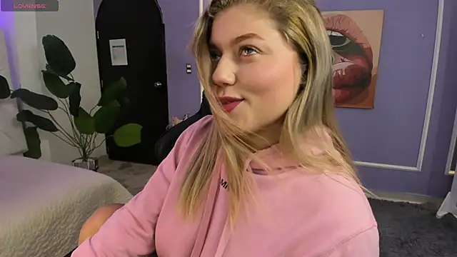 alaia greyy online show from November 20, 2025, 1:23 pm