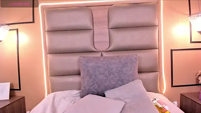 CAYLINCOLLINS online show from March 13, 2025, 6:48 am