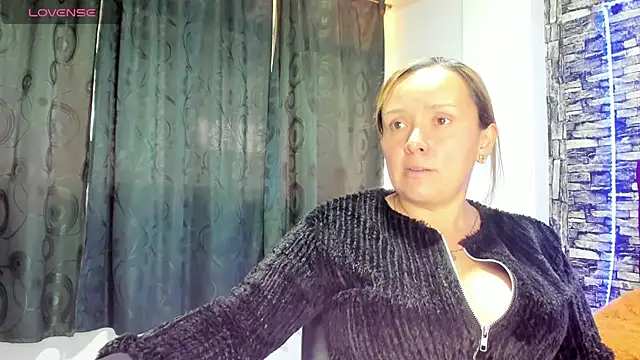 Isabella boom online show from February 28, 2025, 12:42 pm