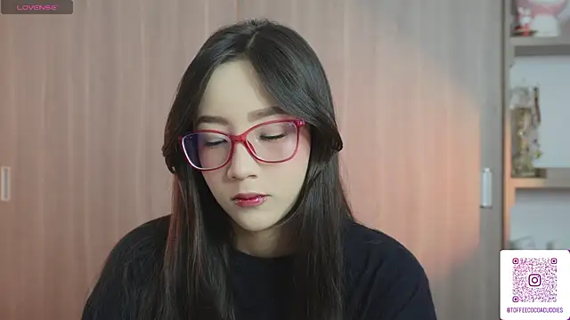 Snapshot of sophi_lii chatting on April 21, 2026, 8:37 pm sophi lii online show from April 21, 2026, 8:37 pm