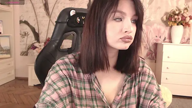 Snapshot of BritneyBarker chatting on September 18, 2025, 3:42 am BritneyBarker online show from September 18, 2025, 3:42 am