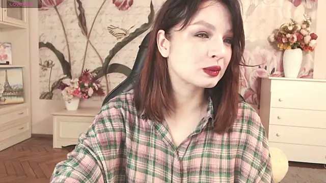 Snapshot of BritneyBarker chatting on October 28, 2025, 3:07 am BritneyBarker online show from October 28, 2025, 3:07 am