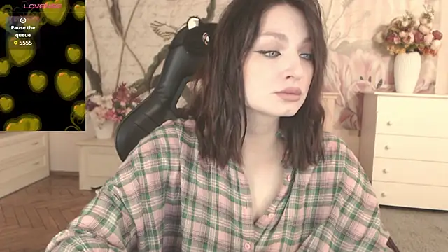 Snapshot of BritneyBarker chatting on October 4, 2025, 10:55 pm BritneyBarker online show from October 4, 2025, 10:55 pm