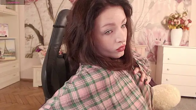 Snapshot of BritneyBarker chatting on September 20, 2025, 2:27 am BritneyBarker online show from September 20, 2025, 2:27 am