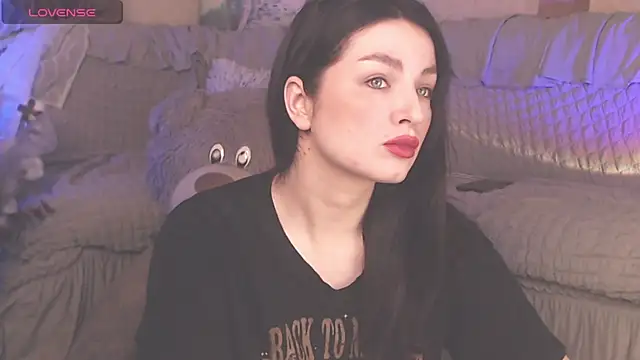 Snapshot of BritneyBarker chatting on March 19, 2025, 2:05 am BritneyBarker online show from March 19, 2025, 2:05 am