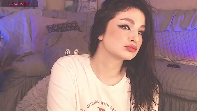 Snapshot of BritneyBarker chatting on March 16, 2025, 2:43 am BritneyBarker online show from March 16, 2025, 2:43 am