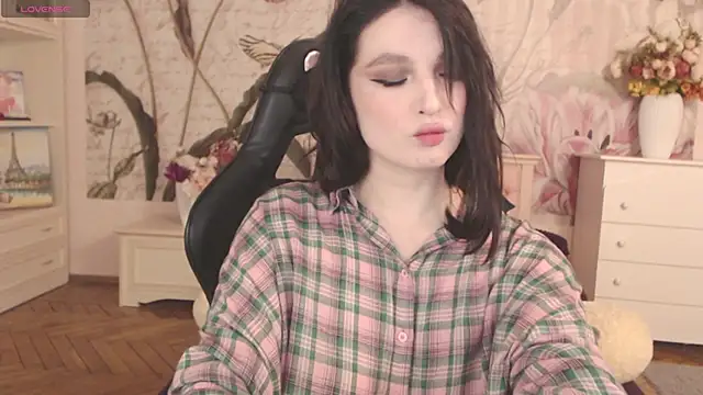 BritneyBarker online show from January 6, 2026, 12:03 am