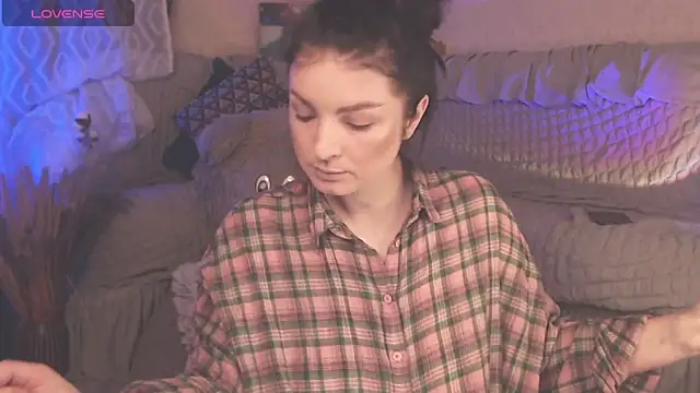 Snapshot of BritneyBarker chatting on March 11, 2025, 1:37 am BritneyBarker online show from March 11, 2025, 1:37 am