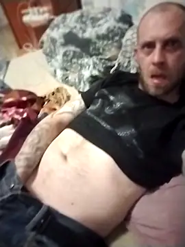 MaxDevilWhite online show from April 28, 2026, 11:31 pm