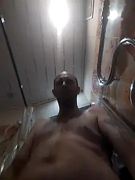 Snapshot of MaxDevilWhite chatting on December 4, 2025, 7:46 pm MaxDevilWhite online show from December 4, 2025, 7:46 pm