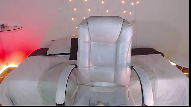 saray  jones online show from March 11, 2025, 4:18 pm