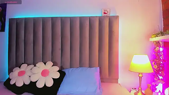 Snapshot of CamiiGarcia chatting on November 6, 2025, 6:17 am CamiiGarcia online show from November 6, 2025, 6:17 am