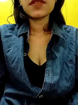 Snapshot of cute_IndianBabe chatting on March 9, 2025, 1:46 am cute IndianBabe online show from March 9, 2025, 1:46 am