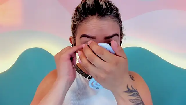 Snapshot of Lannajansen chatting on December 19, 2025, 1:46 pm Lannajansen online show from December 19, 2025, 1:46 pm