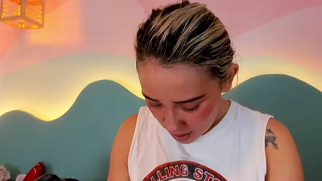 Snapshot of Lannajansen chatting on December 20, 2025, 1:47 pm Lannajansen online show from December 20, 2025, 1:47 pm