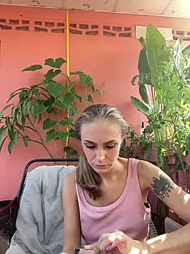 White Lu online show from April 19, 2026, 2:12 am