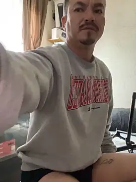 paullliliu online show from January 22, 2025, 11:21 pm